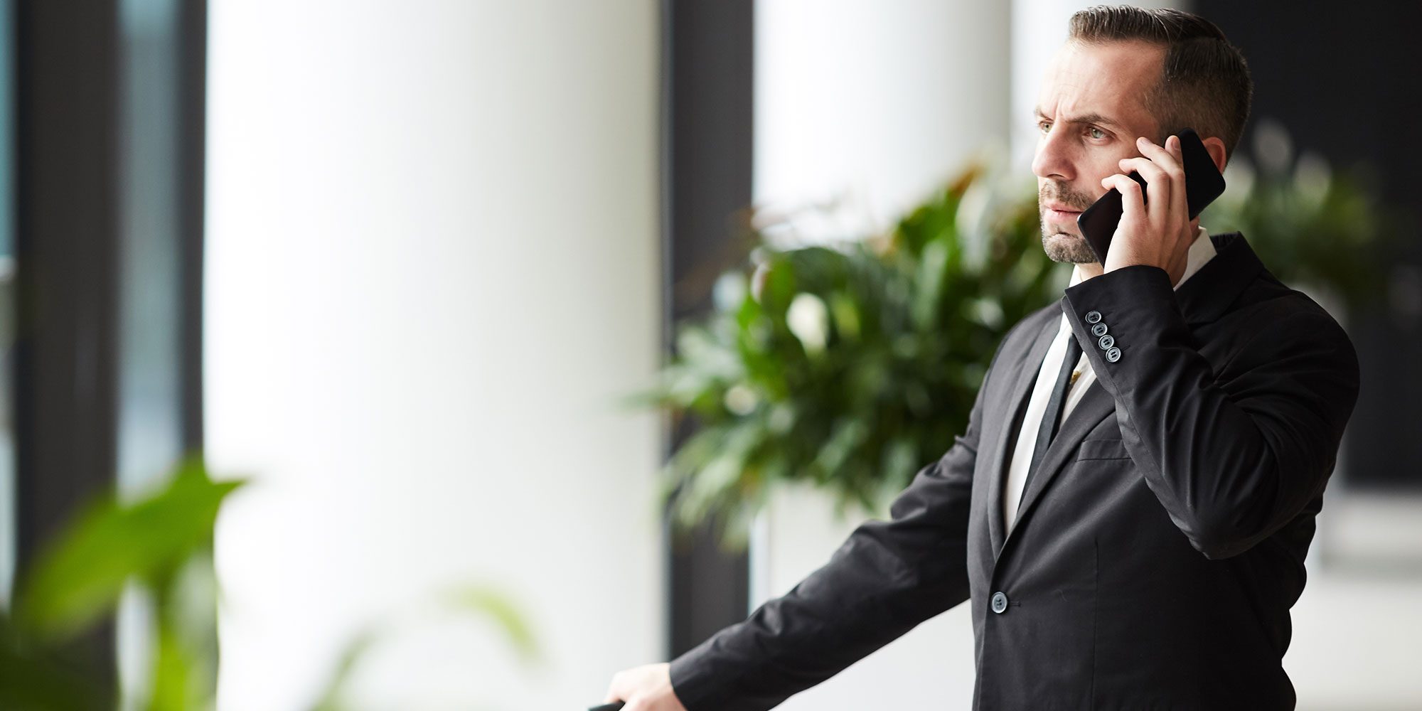 business-traveler-calling-XD9EQ2P